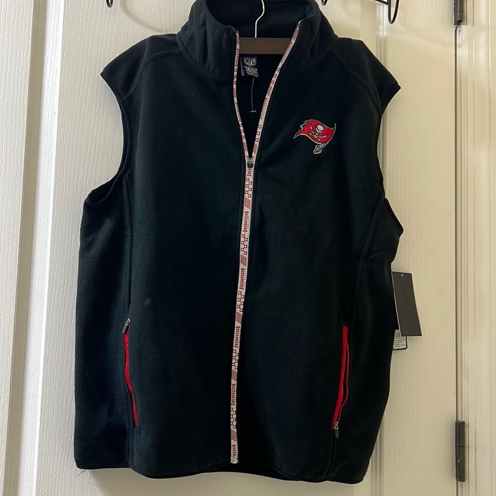 Tampa Bay Buccaneers Sleeveless Vest Zip Front NWT